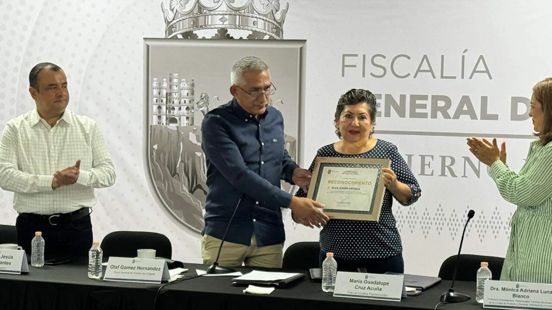 Reconocimiento a Elsa Simón